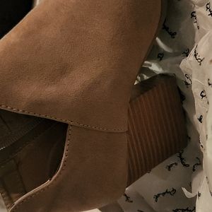 Suede tan ankle bootie. Size 7.5 runs a little big.  Probably closer to an 8